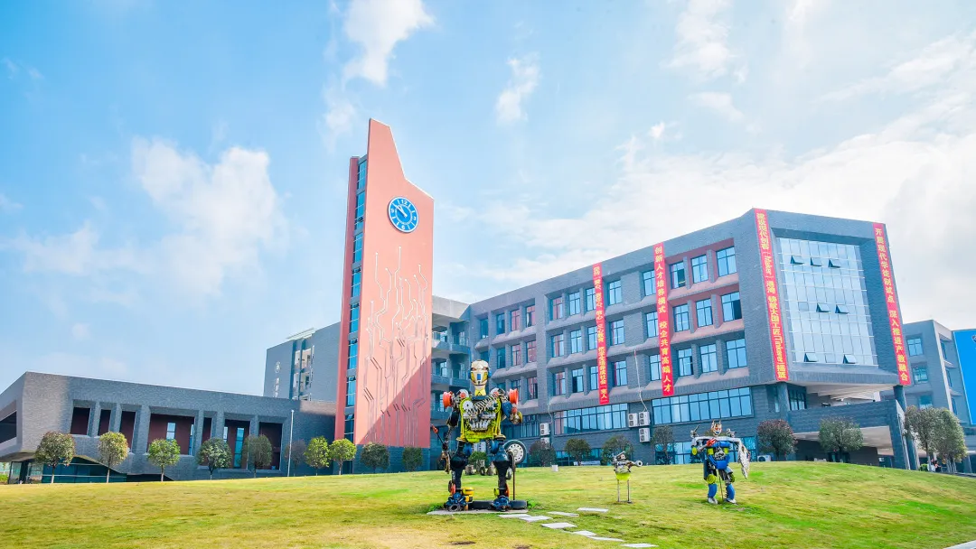 注意！这八个解答助你走进四川省经济管理学校~(图1)